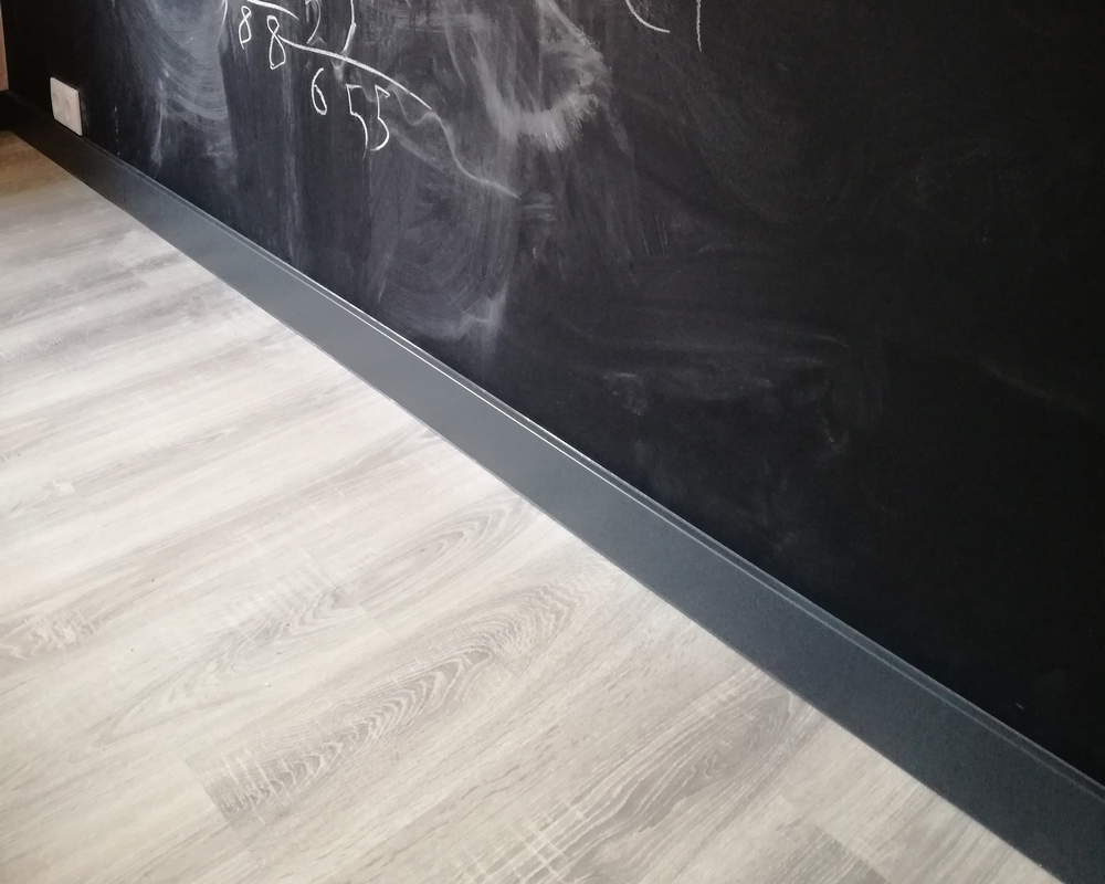 Плинтус ХДФ Dollken Cubu Flex Life 80мм х 2,5 м 1012 Светло-серый