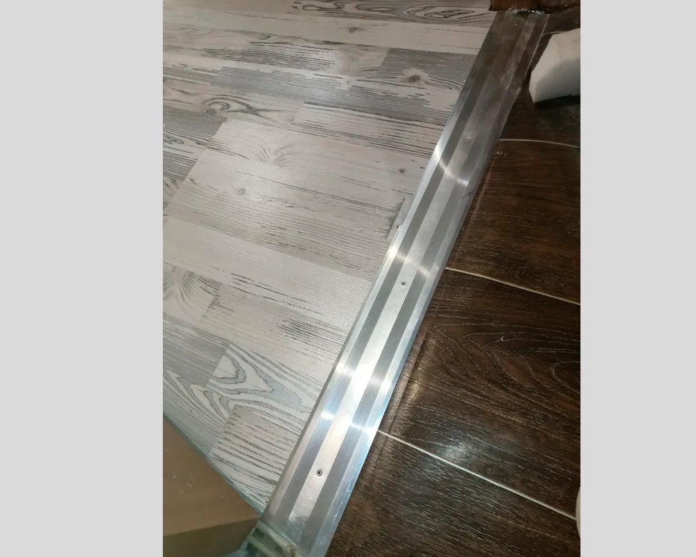 Порог одноуровневый ПС 18.1800.01л Серебро