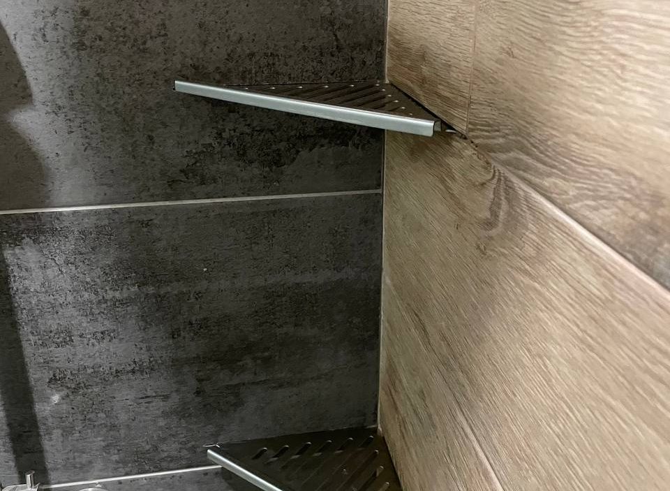 Полка для душа нержавеющая сталь "Дядюшка Плинтус" 50*160*270. Черный