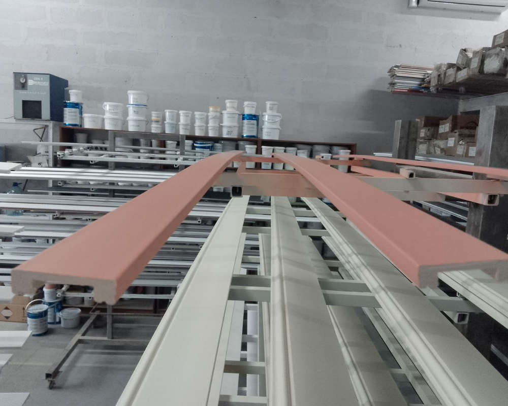 Плинтус полистирол Волшебная Палочка MSPOL 106 70*12*2000 Окраска включена в стоимость