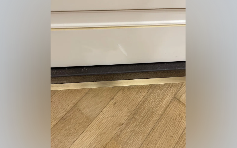 Угол внешний латунь брашированная 10х10мм 2,7м MSPEGOV 10A