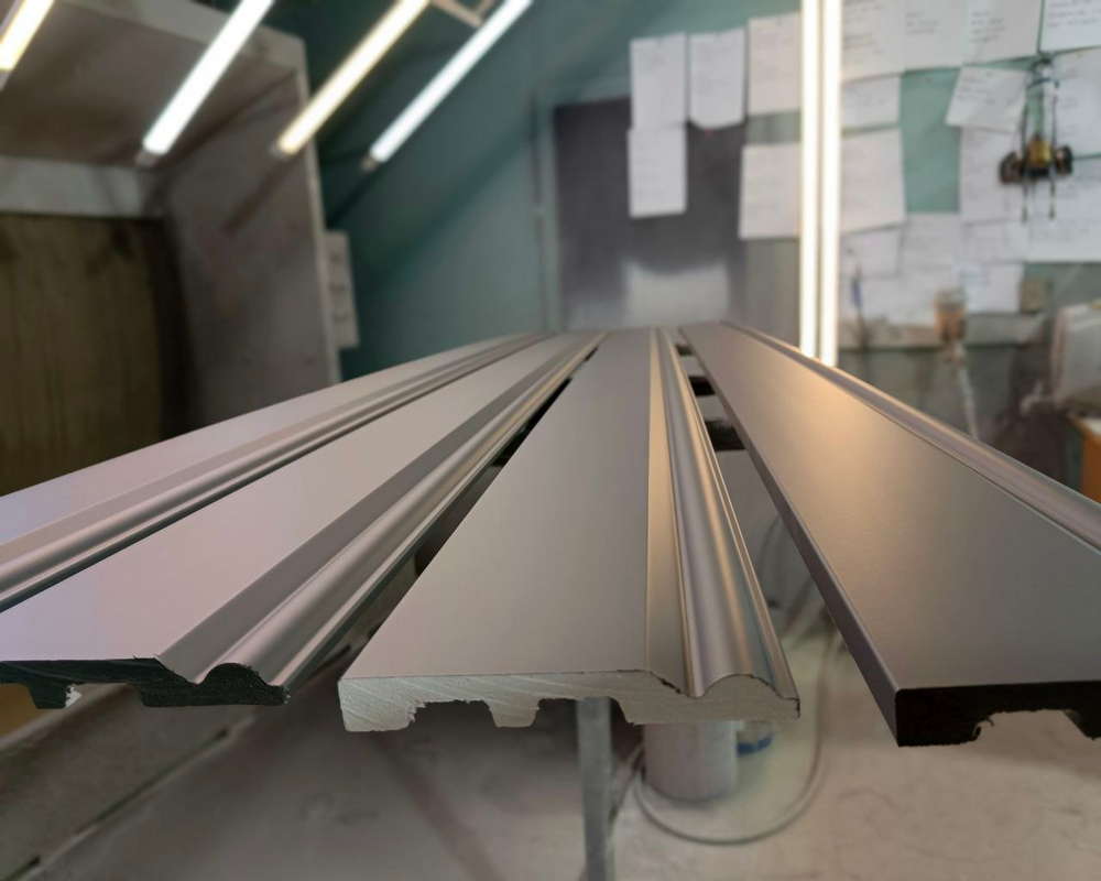 Плинтус ПОЛИСТИРОЛ HI WOOD B78 77,5мм х 21мм х 2,0м. Окраска включена в стоимость