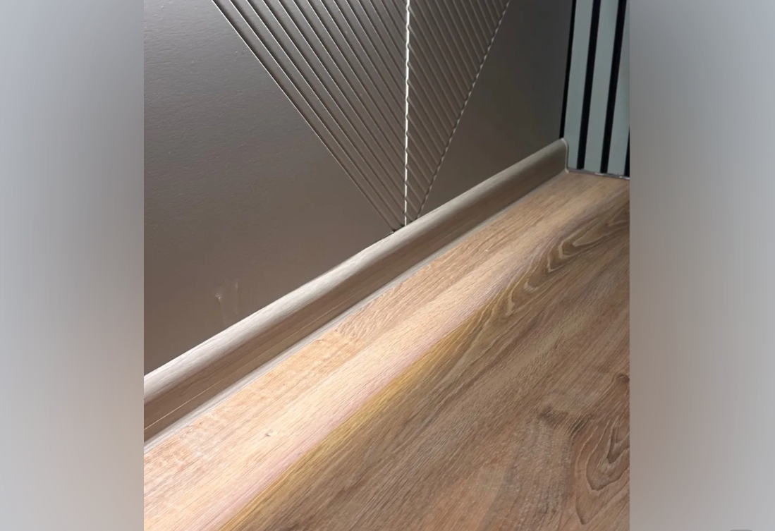 Плинтус ПВХ Волшебная палочка 58мм 2,2м 5801