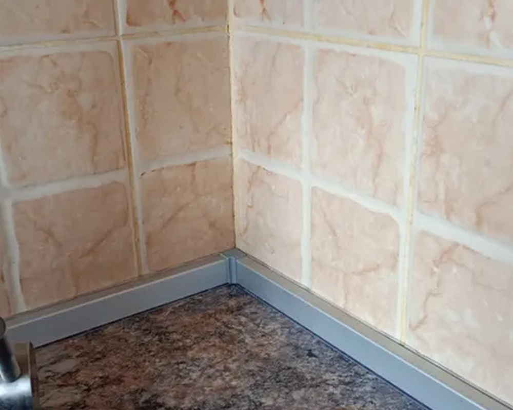 Кухонный плинтус Thermoplast AP630-1201 Серебро матовое