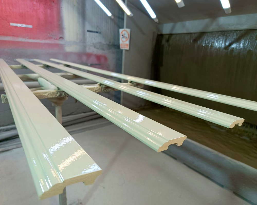 Плинтус ПОЛИСТИРОЛ HI WOOD B78 77,5мм х 21мм х 2,0м. Окраска включена в стоимость