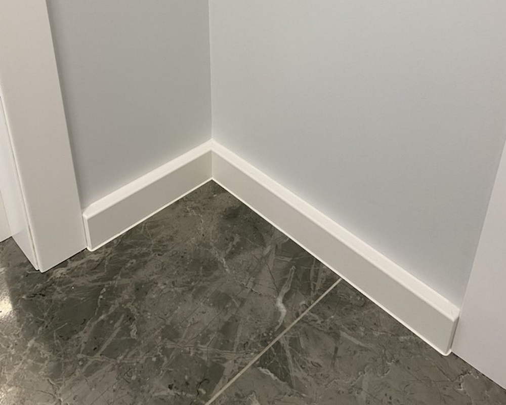 Плинтус ХДФ Dollken Cubu Flex Life XL 60 мм х 2,5 м 5012 Белый