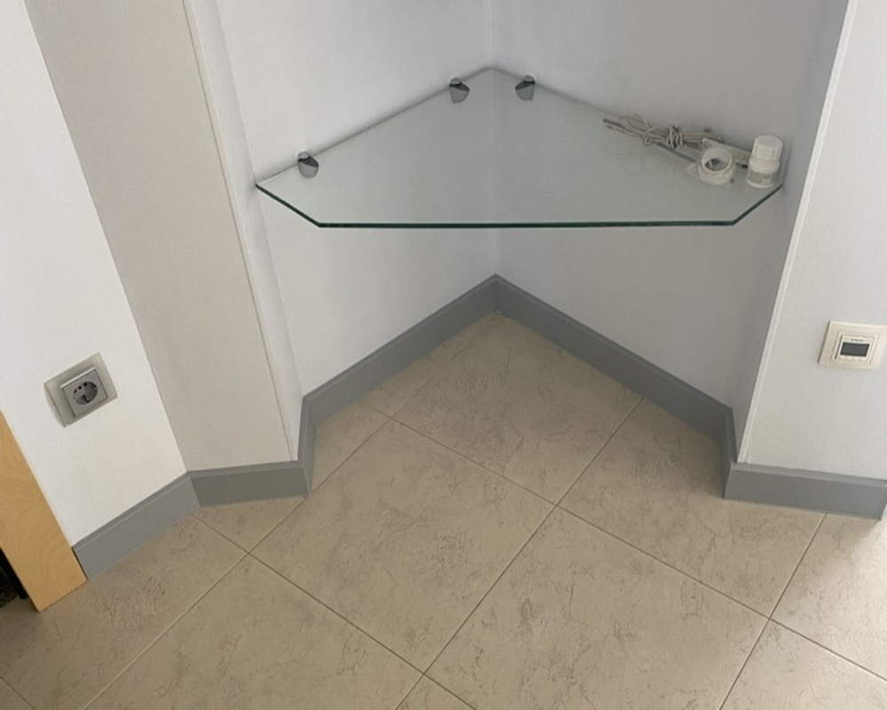 Плинтус ХДФ Dollken Cubu Flex Life 80мм х 2,5 м 1012 Светло-серый