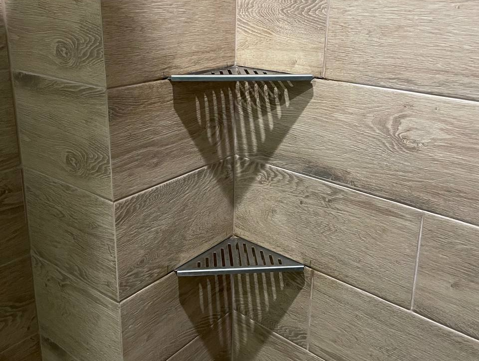 Полка для душа нержавеющая сталь "Дядюшка Плинтус" 50*160*270. RAL 9018