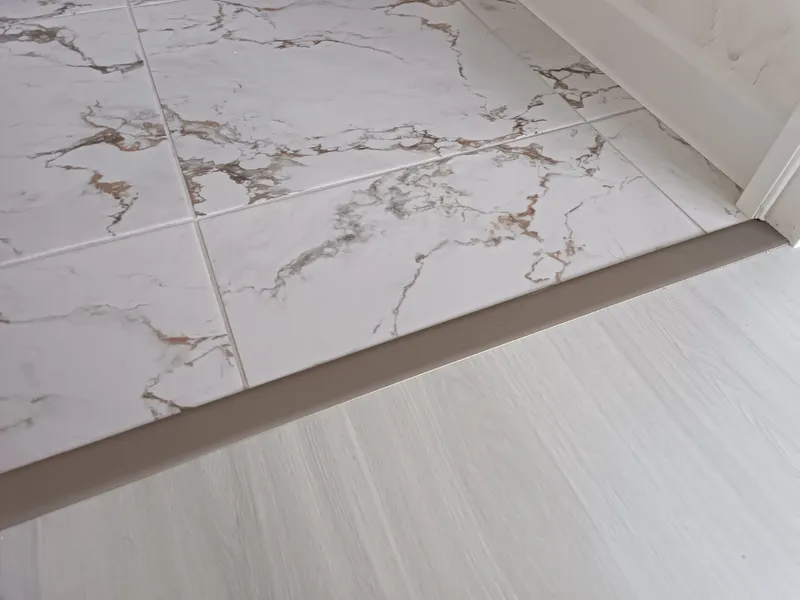 Алюминиевый  профиль ПТ-13 (660)  бронза/глянец 2,7 м.