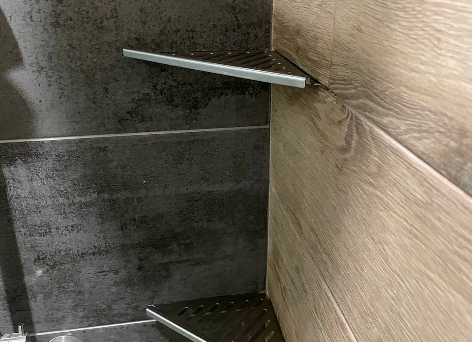 Полка для душа нержавеющая сталь "Дядюшка Плинтус" 50*160*270. RAL 7011