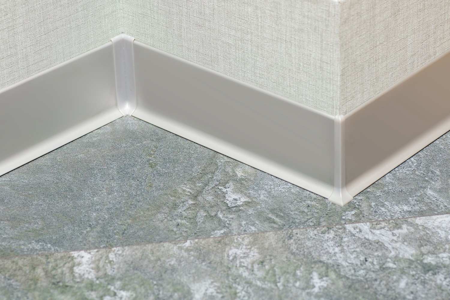 Плинтус алюминиевый Волшебная палочка 40 мм 3,0 м Серебро матовое