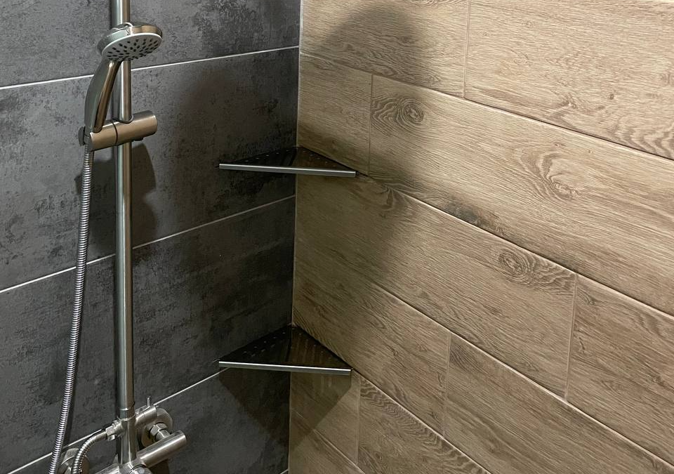 Полка для душа нержавеющая сталь "Дядюшка Плинтус" 50*160*270. RAL 7011