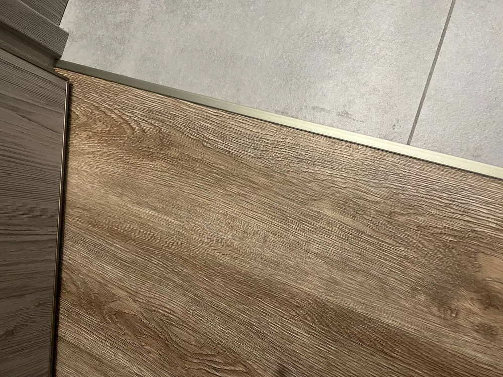 Профиль стыкоперекрывающий ЛС 10НСВ(304).2700.042 2,7 м Шампань