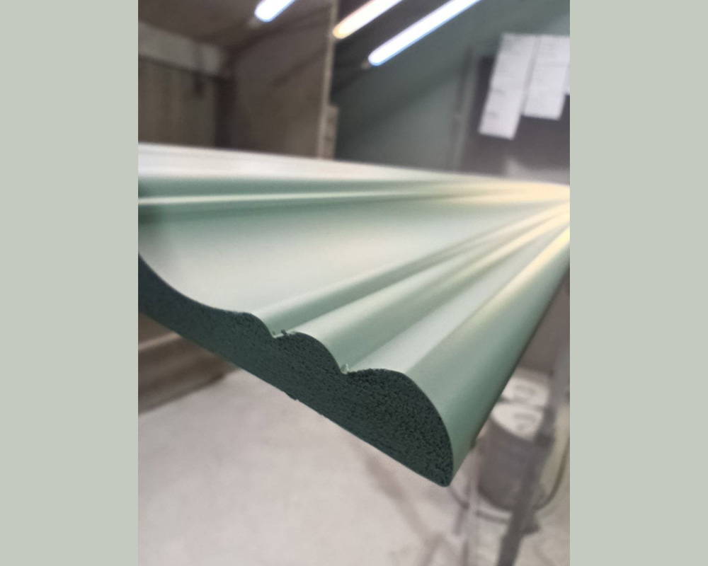 Плинтус ПОЛИСТИРОЛ HI WOOD W009R 100мм х 25мм х 2,0м. Окраска включена в стоимость