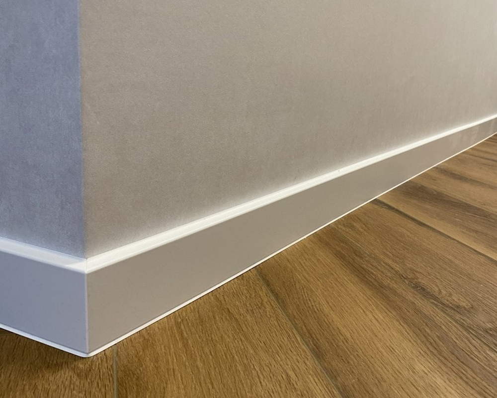 Плинтус ХДФ Dollken Cubu Flex Life 40мм х 11/13мм х 2,5 м 1013 (5012) Белый