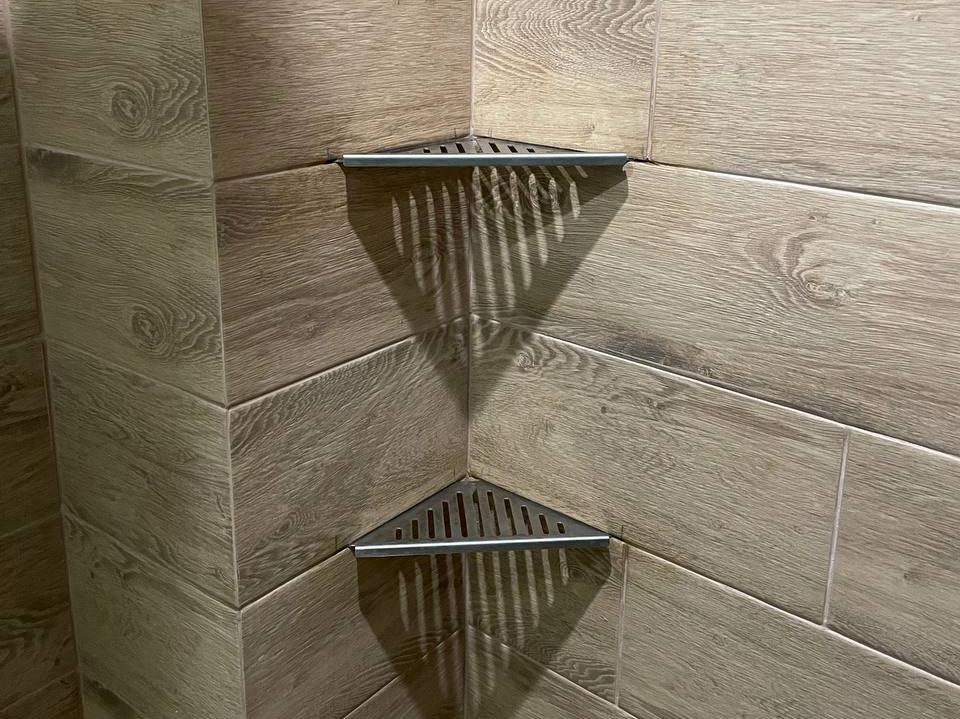 Полка для душа нержавеющая сталь "Дядюшка Плинтус" 50*160*270. RAL 7011