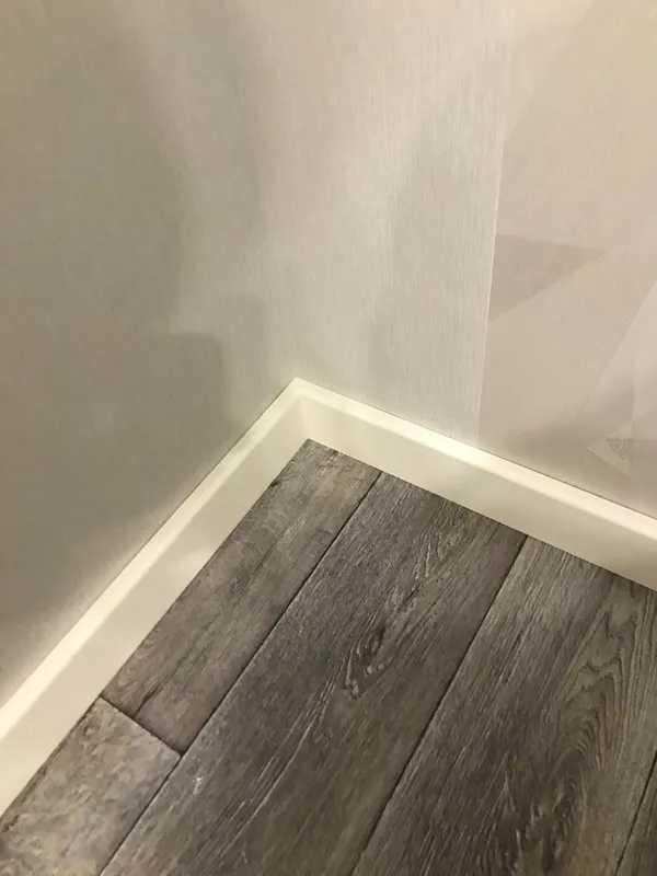 Плинтус МДФ Волшебная палочка 81402 81мм 2,4м. Окрашенная. NCS 1000N