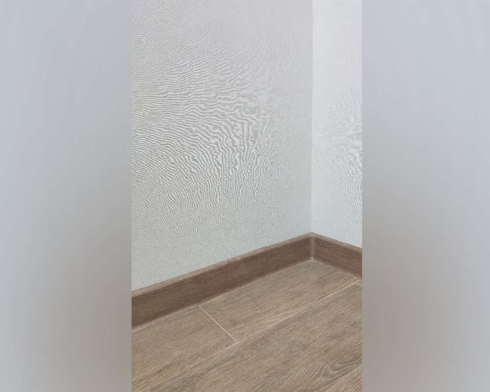 Плинтус ПВХ Cezar матовый с мягким краем HI-LINE PRESTIGE 334 Дуб оливер