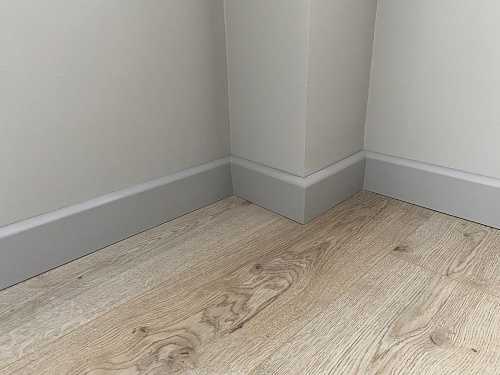 Плинтус МДФ Волшебная палочка 81402 81мм 2,4м. Окрашенная. NCS 2010Y40R