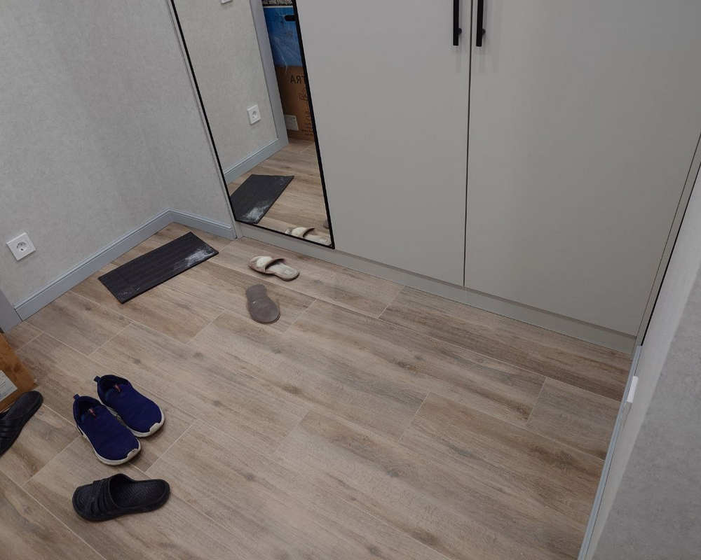 Плинтус ПОЛИСТИРОЛ HI WOOD B80C 80мм х 11мм х 2,0м. Окраска включена в стоимость