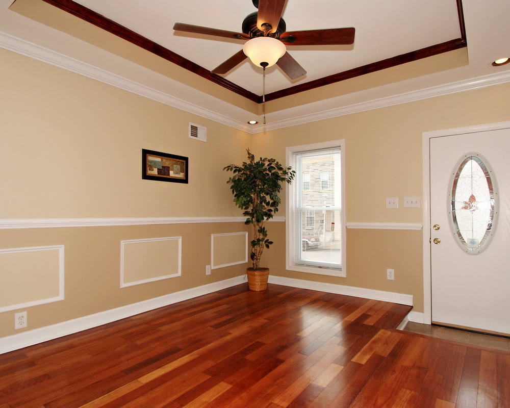 Карниз потолочный из полистирола высокой плотности NMC WT10 80*80*2000. Окраска включена в стоимость