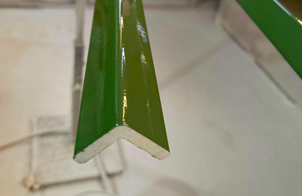 Угол из полистирола высокой плотности HI WOOD C30V1 30мм х 30мм х 2,0м. Окраска включена в стоимость