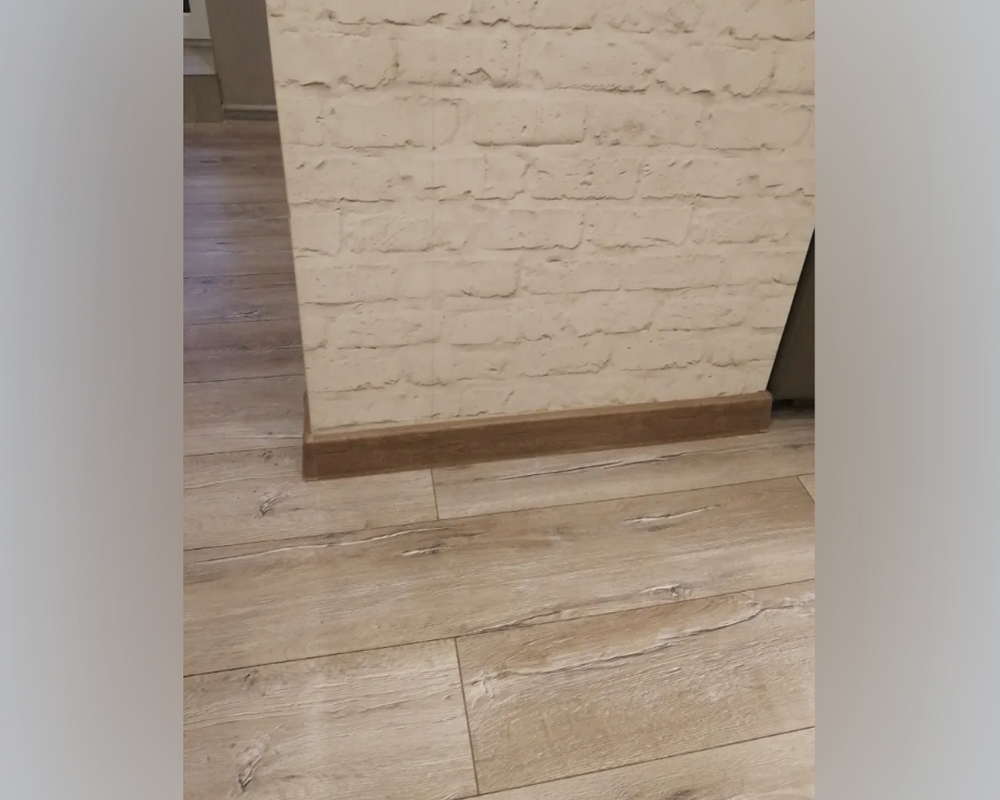 Плинтус ПВХ Salag Lima 72мм 2,5м LY0001 Дуб Сканди