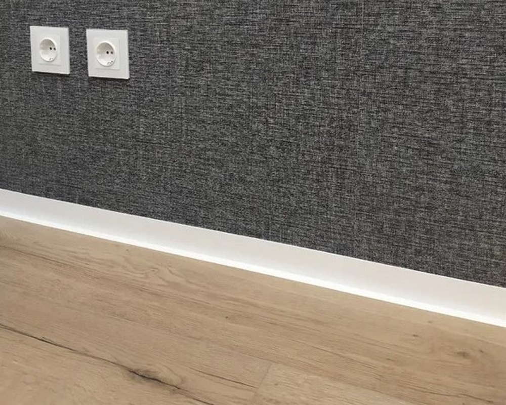 Плинтус эластичный ПВХ Dollken WL80 80мм х 15мм 1137. Белый