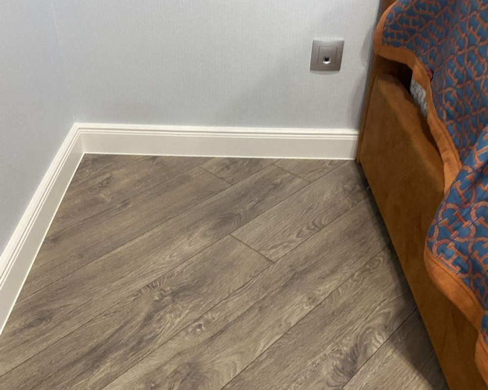 Плинтус ХДФ Dollken Cubu Hamburg Style 100 мм х 2,5 м 5012 Белый