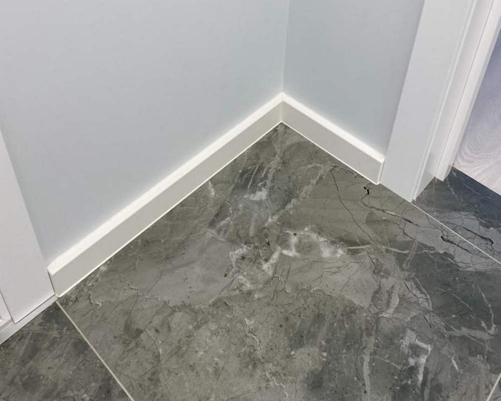 Плинтус ХДФ Dollken Cubu Flex Life XL 60 мм х 2,5 м 5012 Белый