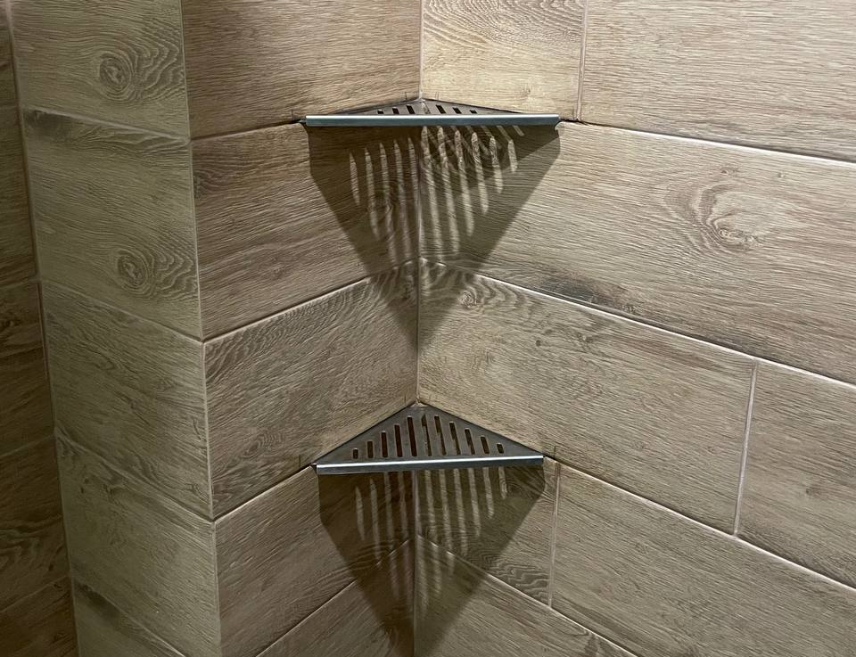 Полка для душа нержавеющая сталь "Дядюшка Плинтус" 50*160*270. RAL 7033