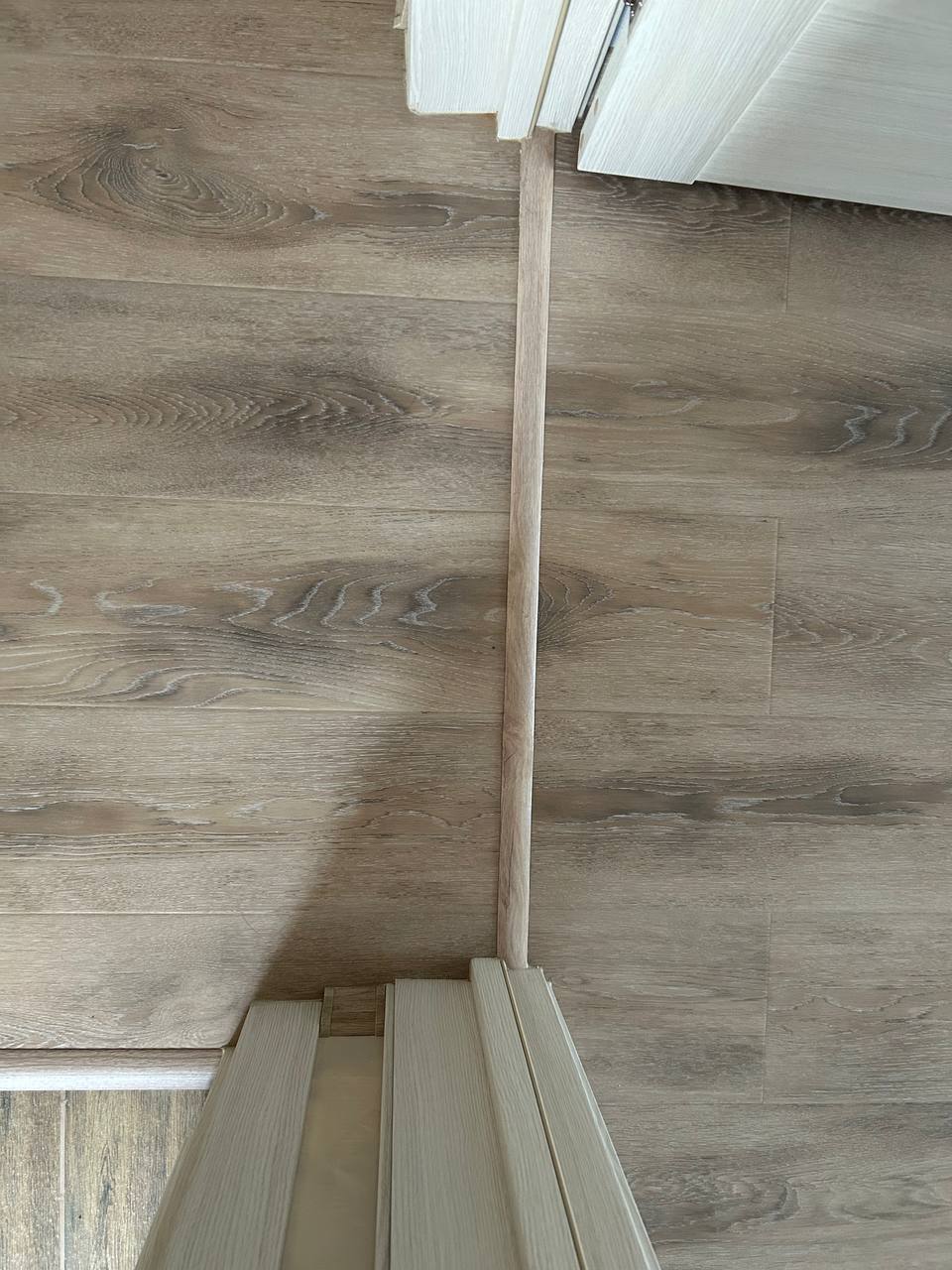 Разноуровневый порог с дюбелем MAGIC STICK. 30 мм 0,9 м Дуб аляска