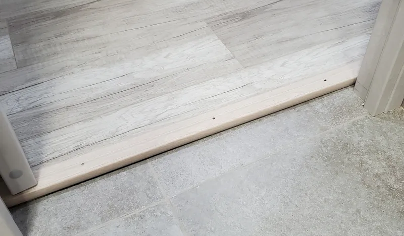 Порог угловой ПУ 06.900.106 Ясень белый