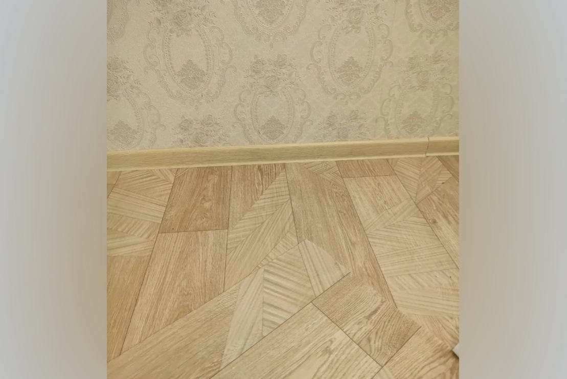 Плинтус ПВХ с кабель-каналом Рико Лео 148 Дуб петровский