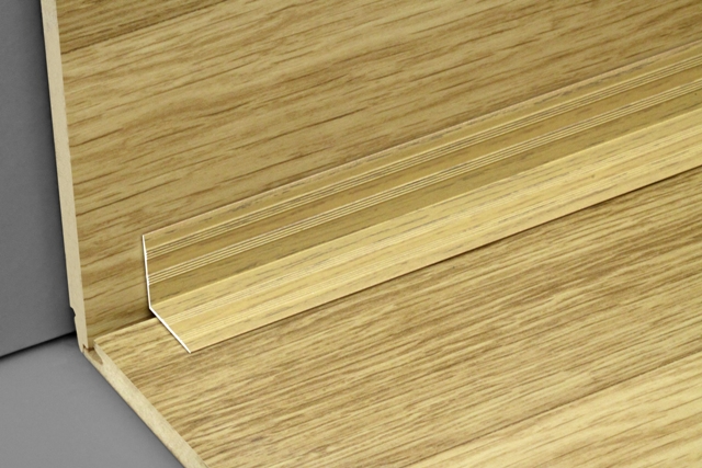 Порог угловой ПУ 05-1.1800.086 Пробка